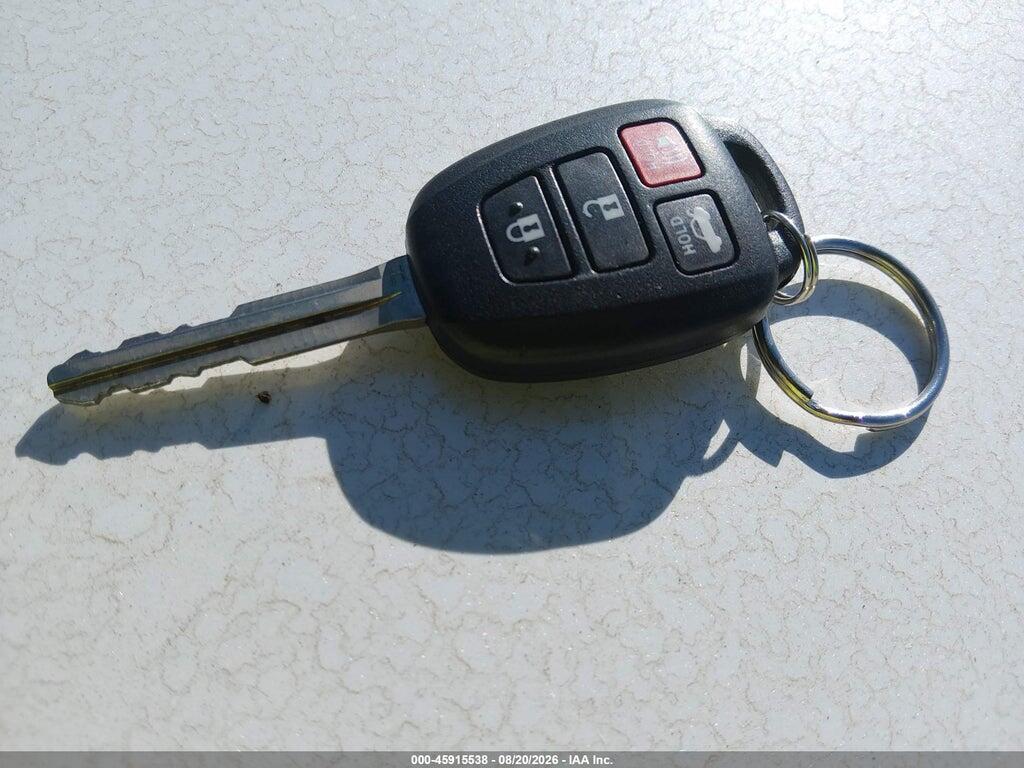 5YFBURHE3HP647592 2017 TOYOTA COROLLA photo no. 11