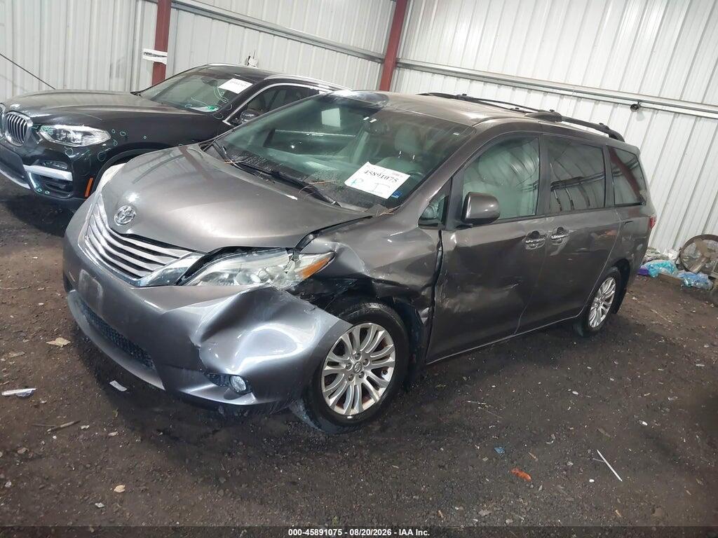 5TDYZ3DC4HS808486 2017 TOYOTA SIENNA photo no. 2