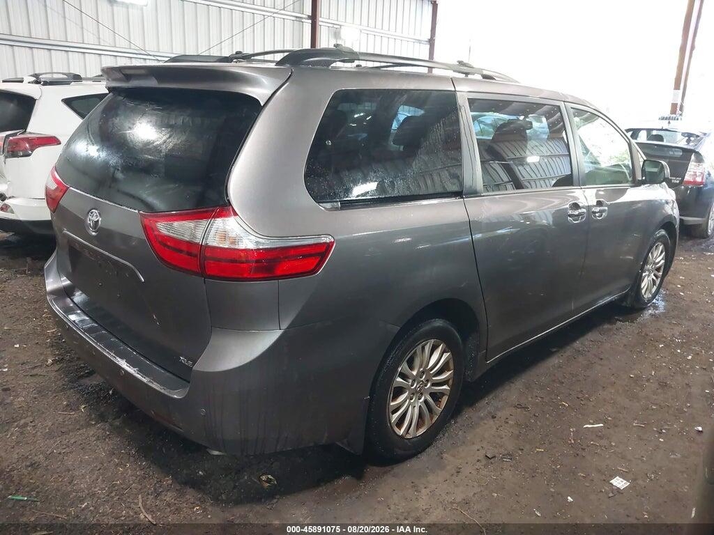 5TDYZ3DC4HS808486 2017 TOYOTA SIENNA photo no. 4