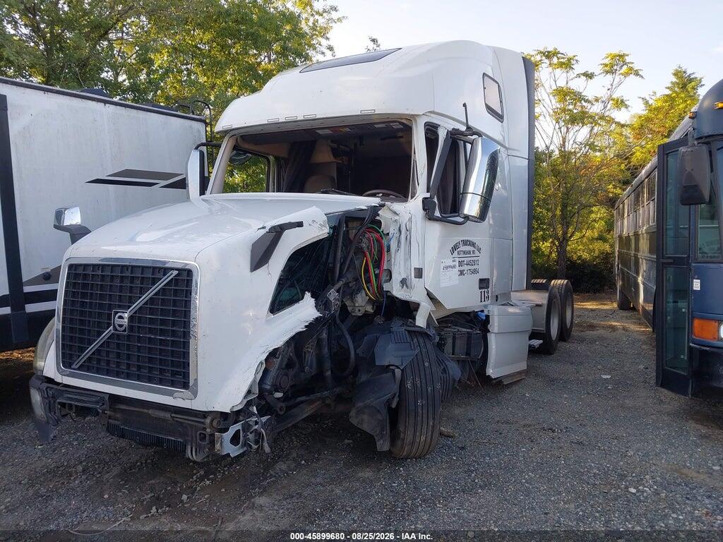4V4NC9EH3FN908880 2015 VOLVO VN photo no. 2
