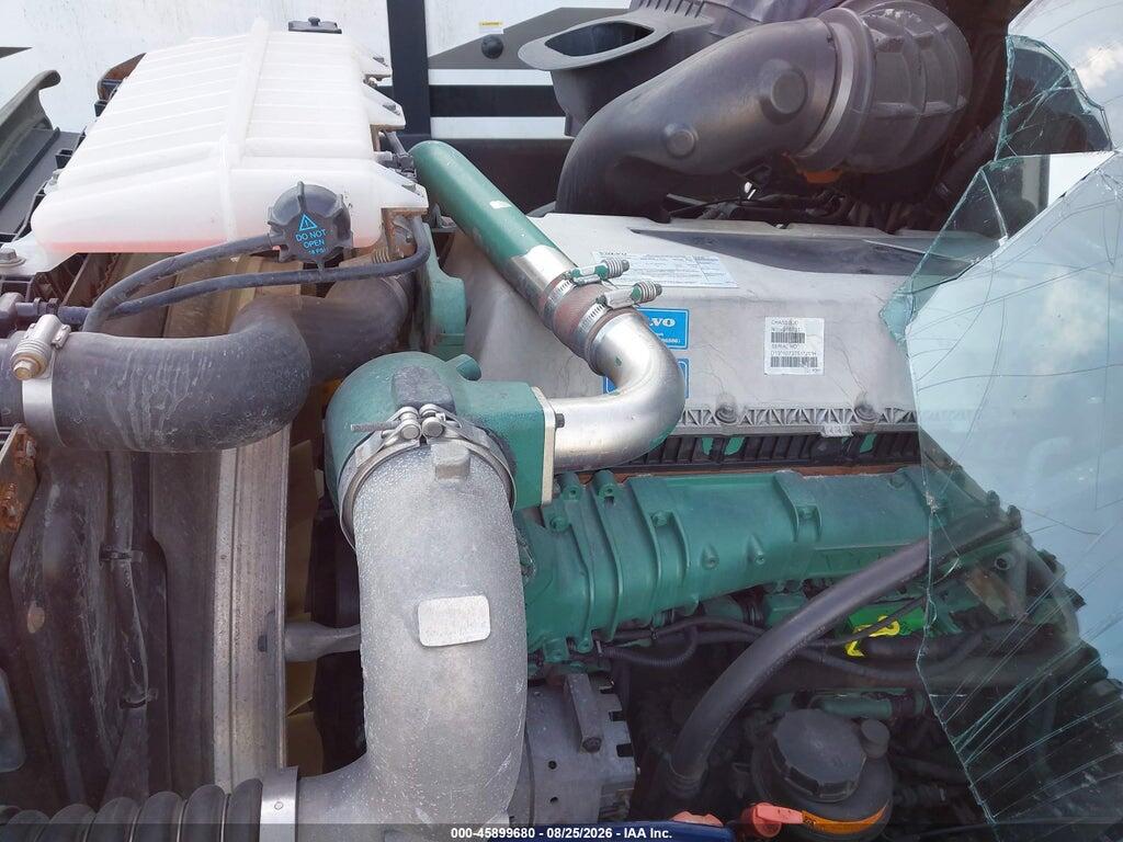 4V4NC9EH3FN908880 2015 VOLVO VN photo no. 9