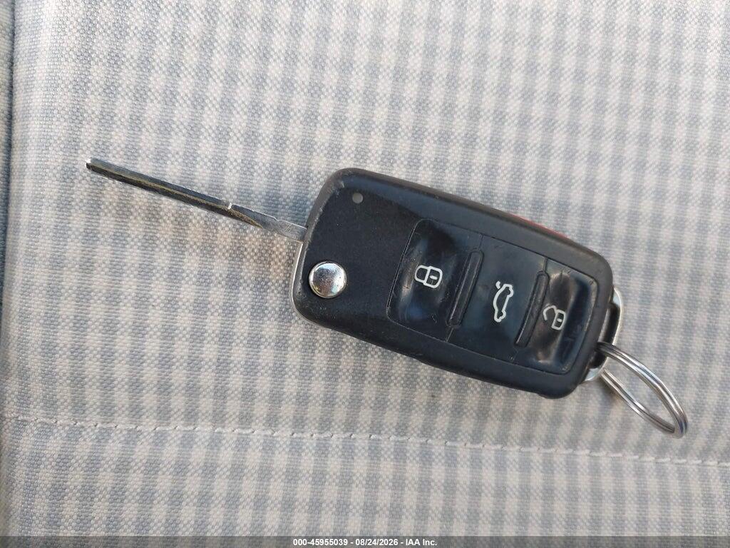 3VWF17AT4HM618856 2017 VOLKSWAGEN BEETLE photo no. 11