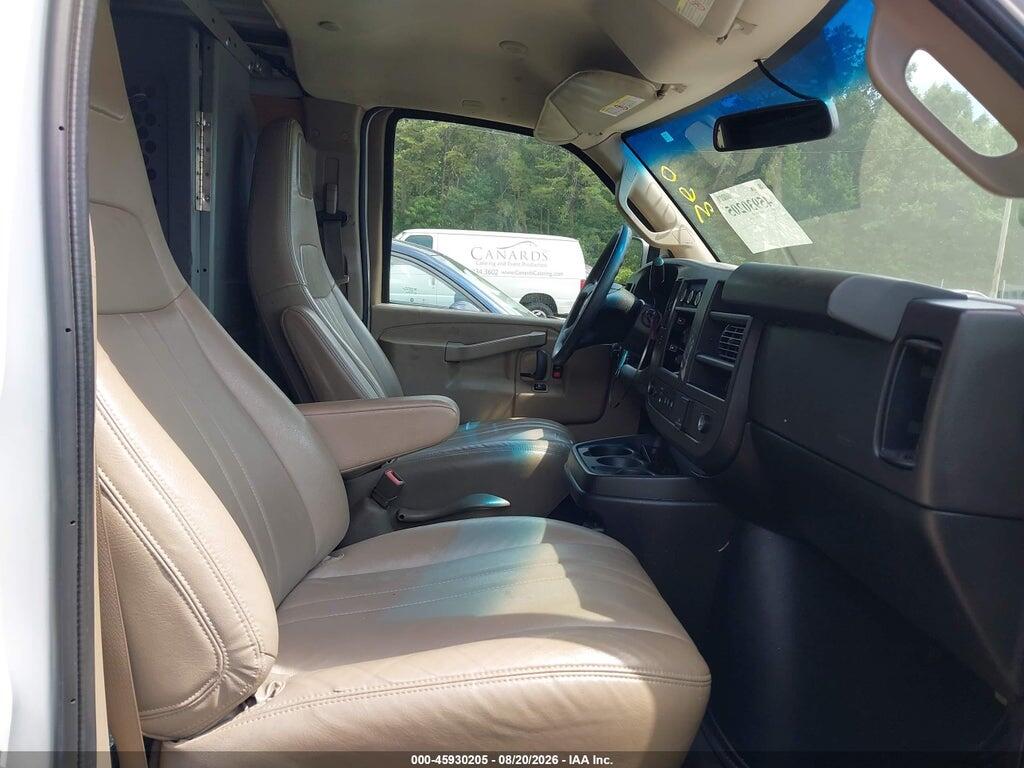 1GCWGAFPXK1171612 2019 CHEVROLET EXPRESS 2500 photo no. 5