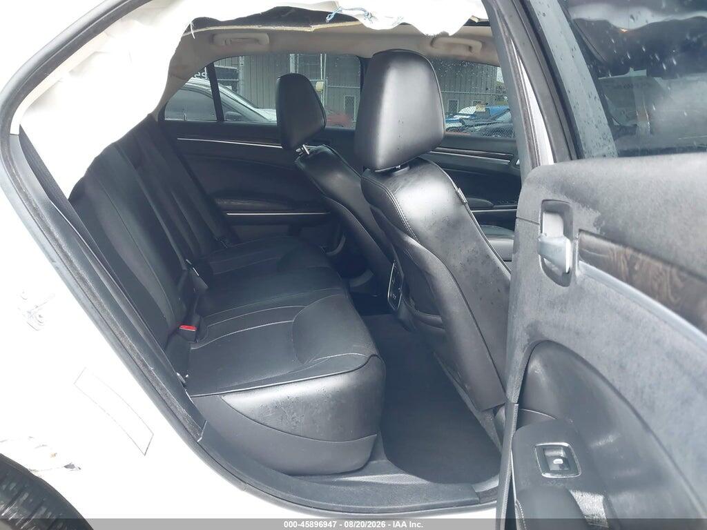 2C3CCAKG7KH569936 2019 CHRYSLER 300 photo no. 8