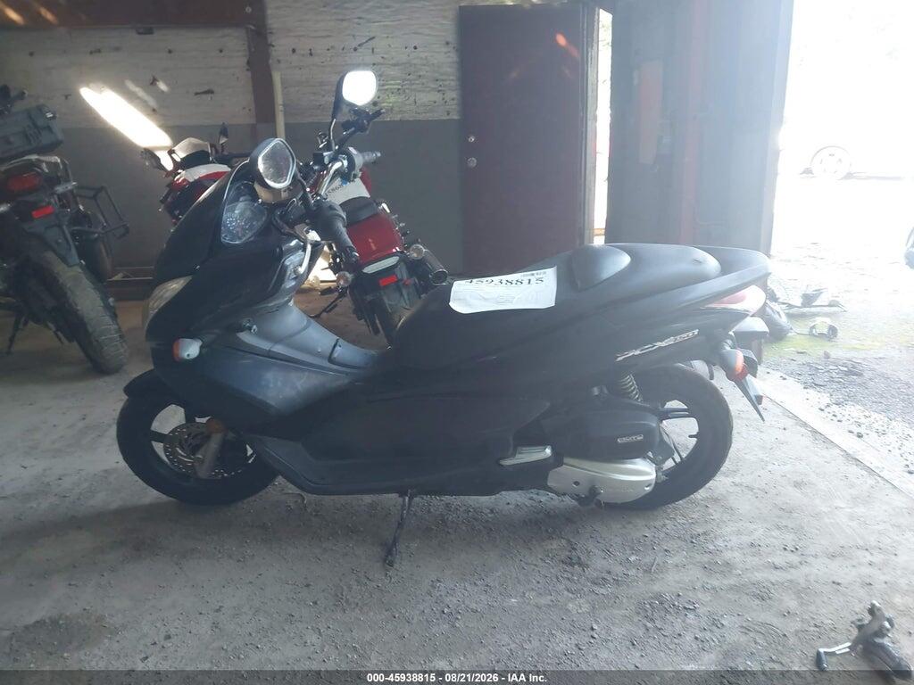 MLHKF1216D5006006 2013 HONDA PCX photo no. 12