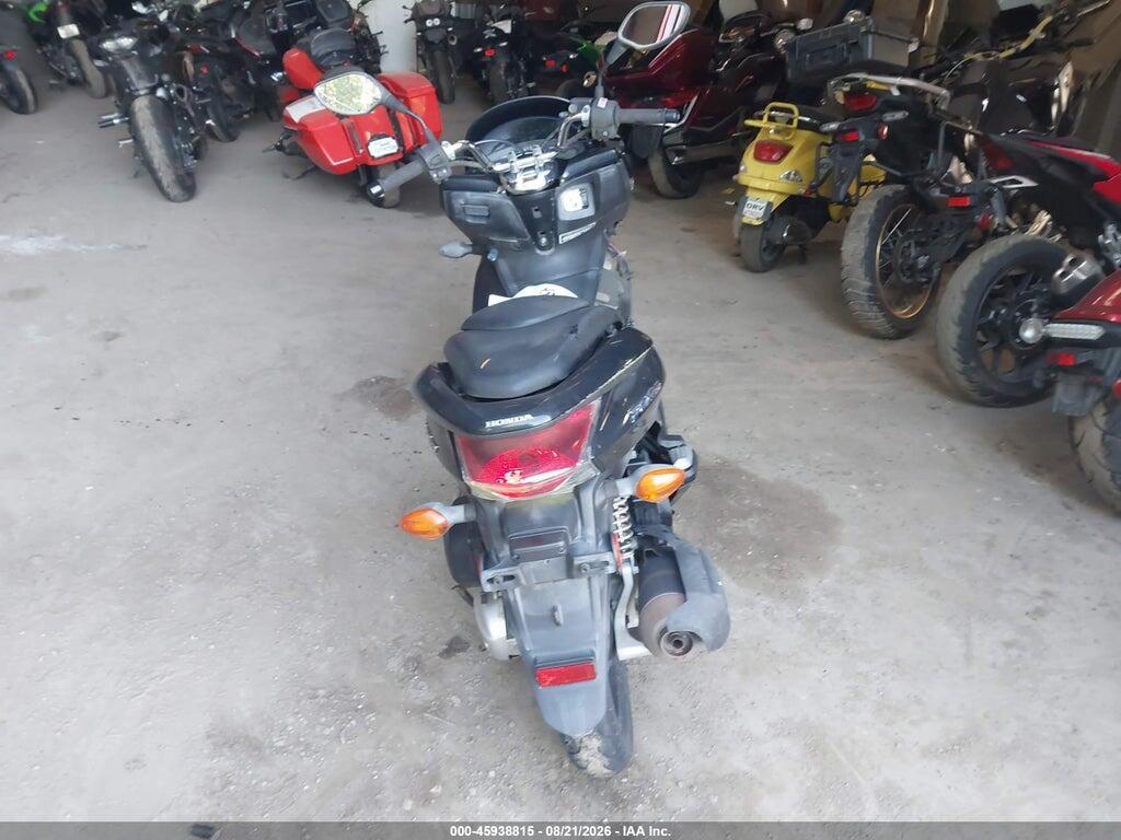 MLHKF1216D5006006 2013 HONDA PCX photo no. 6