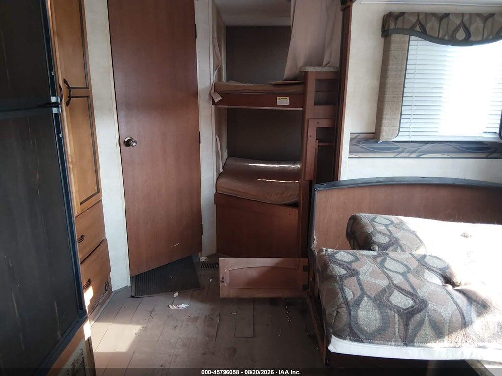 4YDT28227E3150307 2014 KEYSTONE SUMMERLAND SM2820 photo no. 5