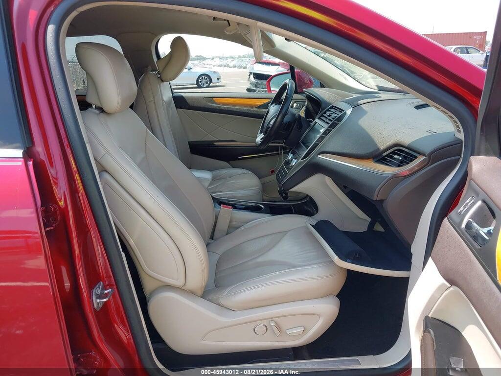 5LMCJ2C95KUL00816 2019 LINCOLN MKC photo no. 5