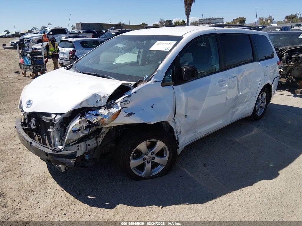 5TDKK3DC7DS343710 2013 TOYOTA SIENNA photo no. 2