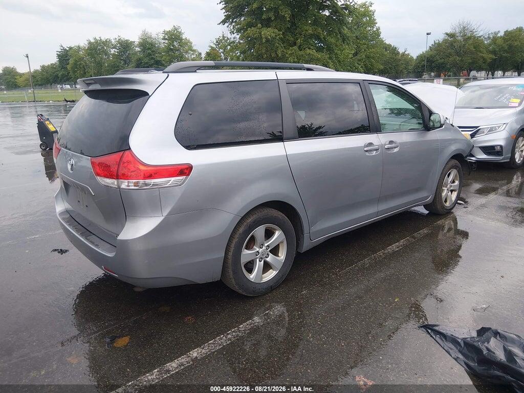 5TDKK3DC8DS386114 2013 TOYOTA SIENNA photo no. 4