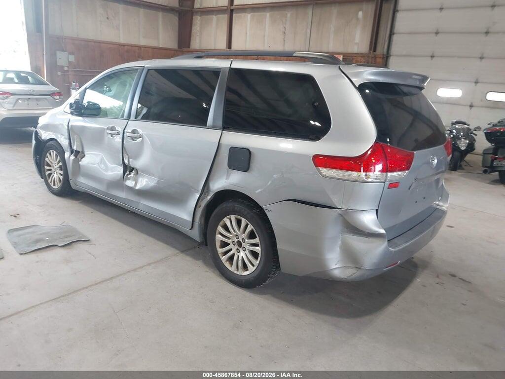 5TDYK3DC5DS388669 2013 TOYOTA SIENNA photo no. 3