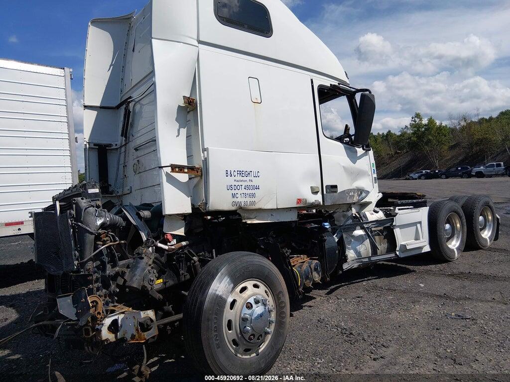 4V4NC9EJ5DN564548 2013 VOLVO VN photo no. 10