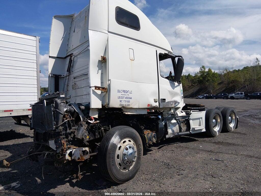 4V4NC9EJ5DN564548 2013 VOLVO VN photo no. 2