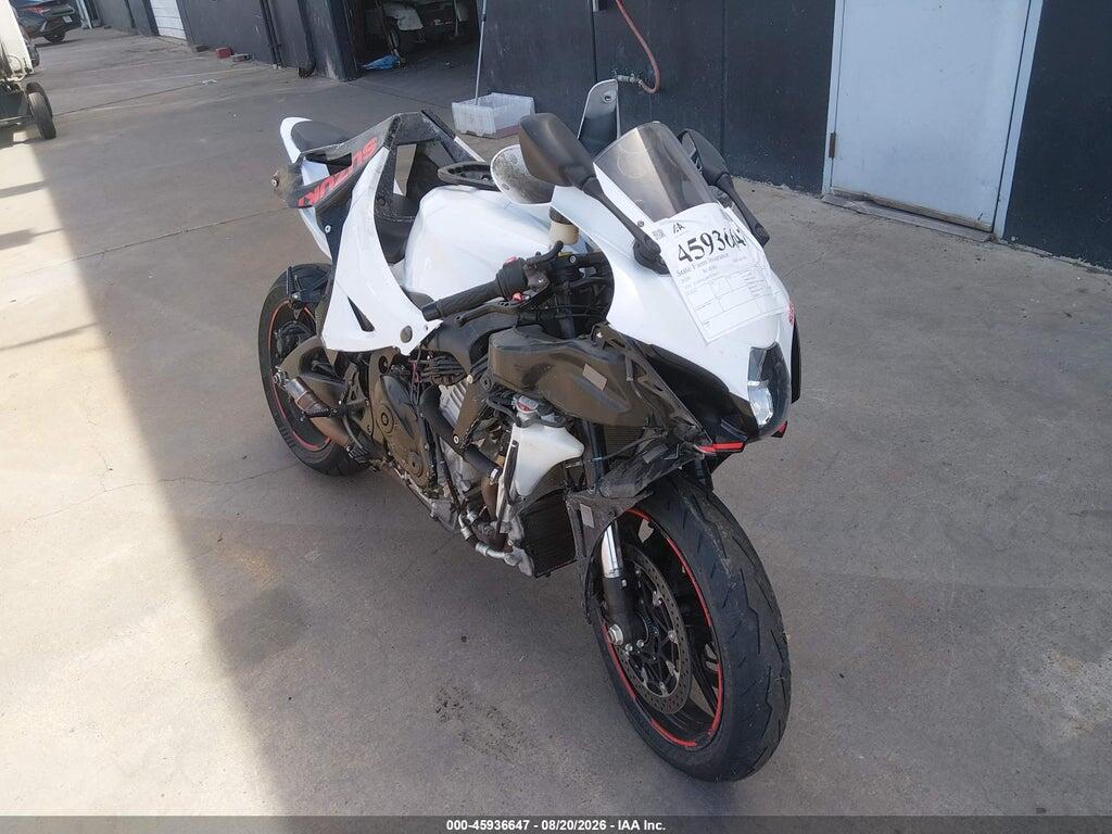 2020 SUZUKI GSX-R1000 JS1DM11B0L7100021