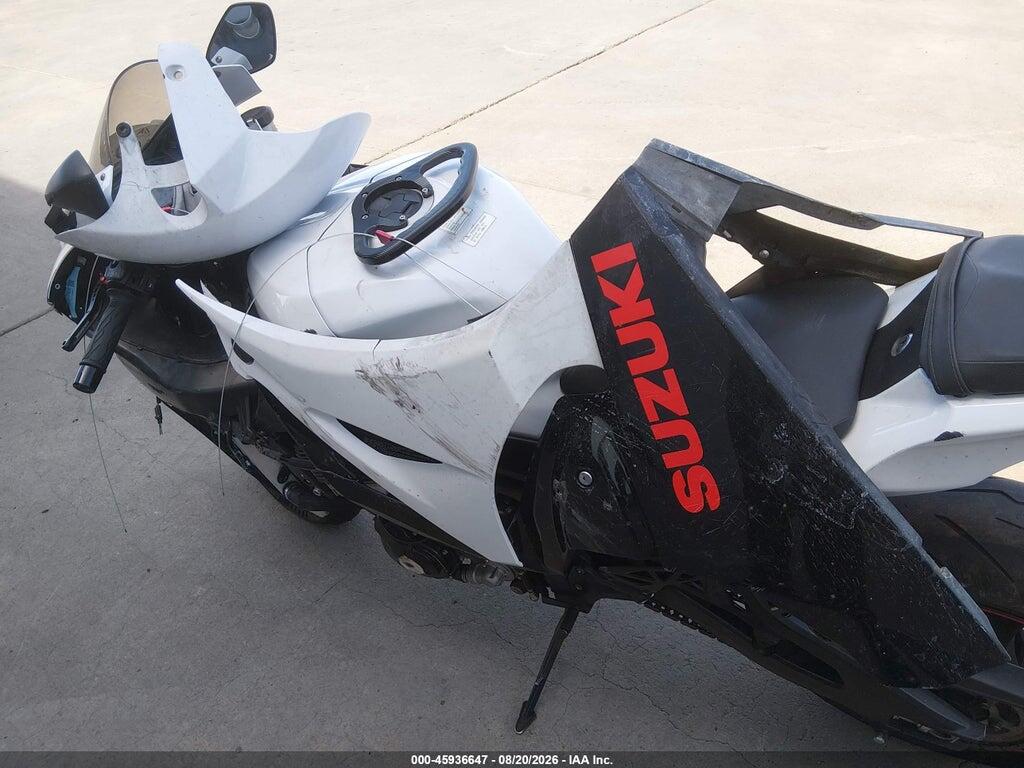 JS1DM11B0L7100021 2020 SUZUKI GSX-R1000 photo no. 12