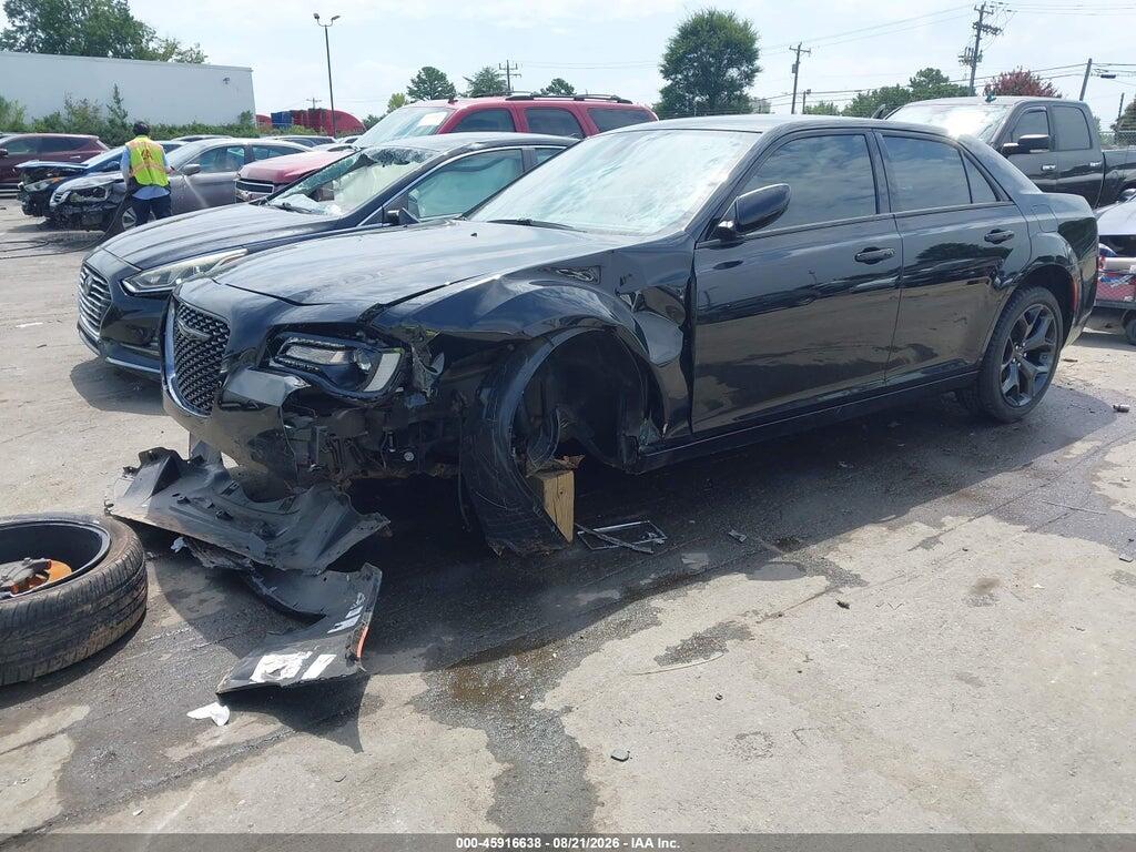 2C3CCAAG8PH707637 2023 CHRYSLER 300 photo no. 2