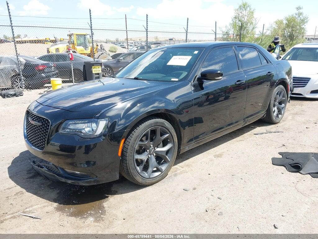 2C3CCABG1PH677301 2023 CHRYSLER 300 photo no. 2