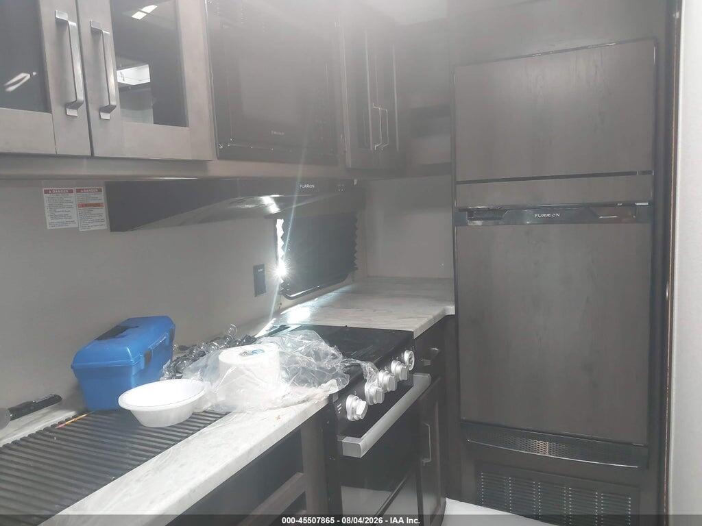 573TT2723M8813422 2021 GRAND DESIGN TRANSCEND photo no. 12
