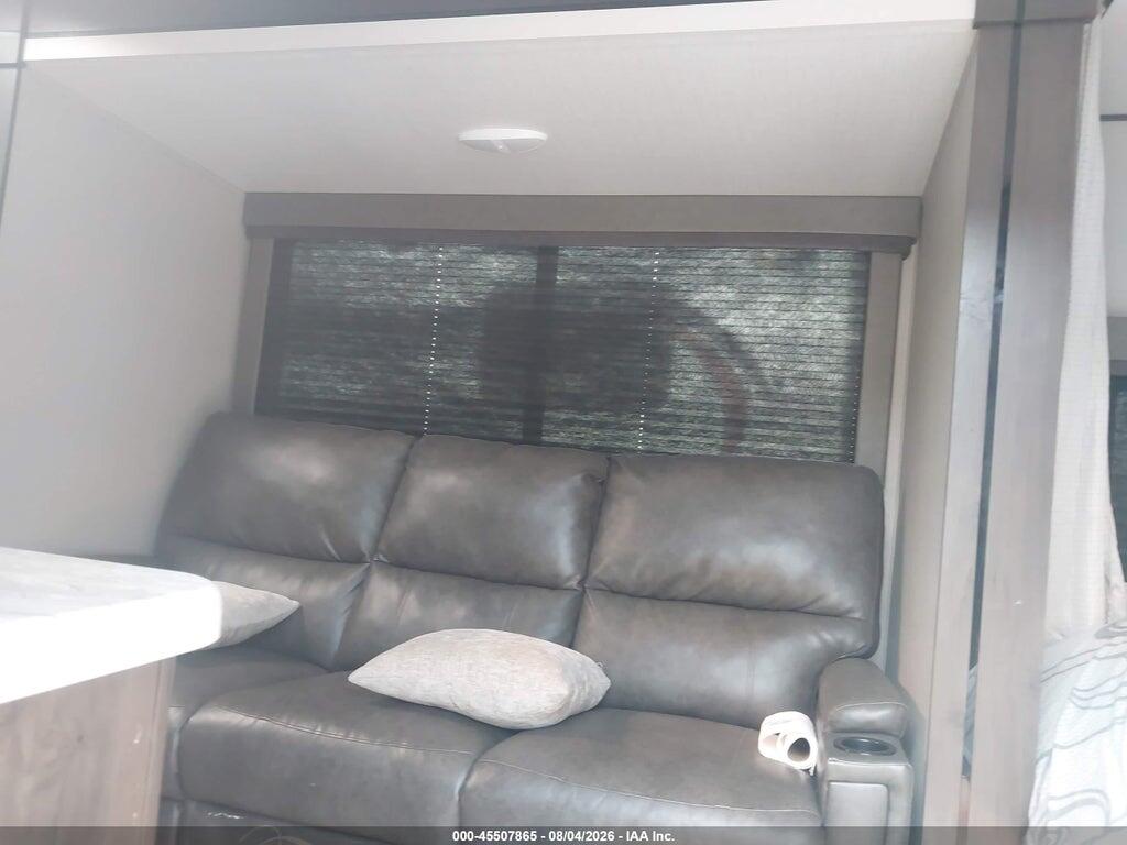 573TT2723M8813422 2021 GRAND DESIGN TRANSCEND photo no. 5
