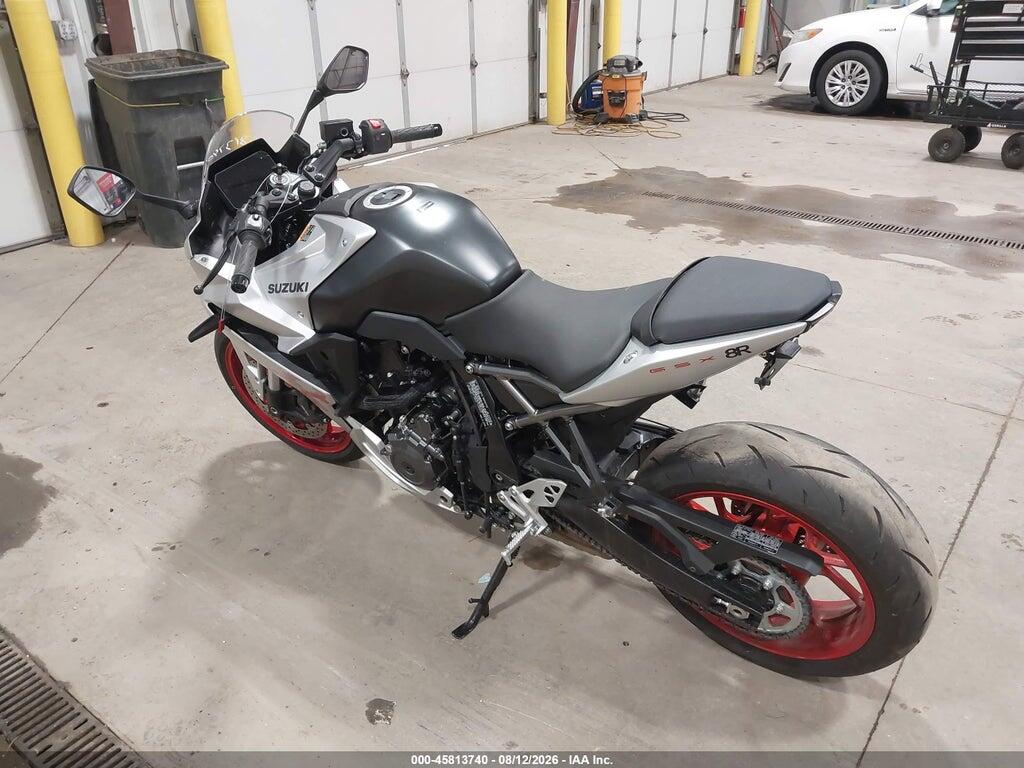 JS1EM13B0R7103303 2024 SUZUKI GSX800 photo no. 3