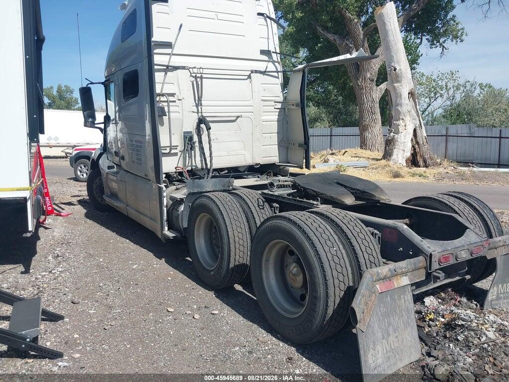 4V4NC9EH0PN336930 2023 VOLVO VNL photo no. 3