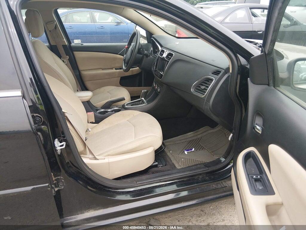 1C3BC4FB8BN553778 2011 CHRYSLER 200 photo no. 5