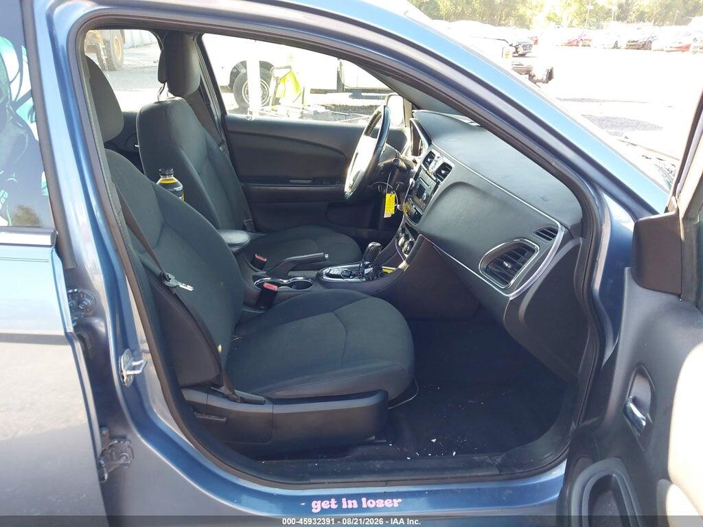 1C3BC1FB4BN612808 2011 CHRYSLER 200 photo no. 5