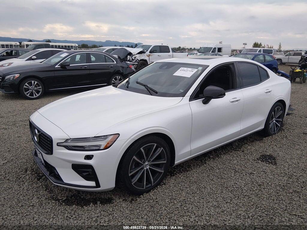 7JRL12TZ0NG174215 2022 VOLVO S60 photo no. 2