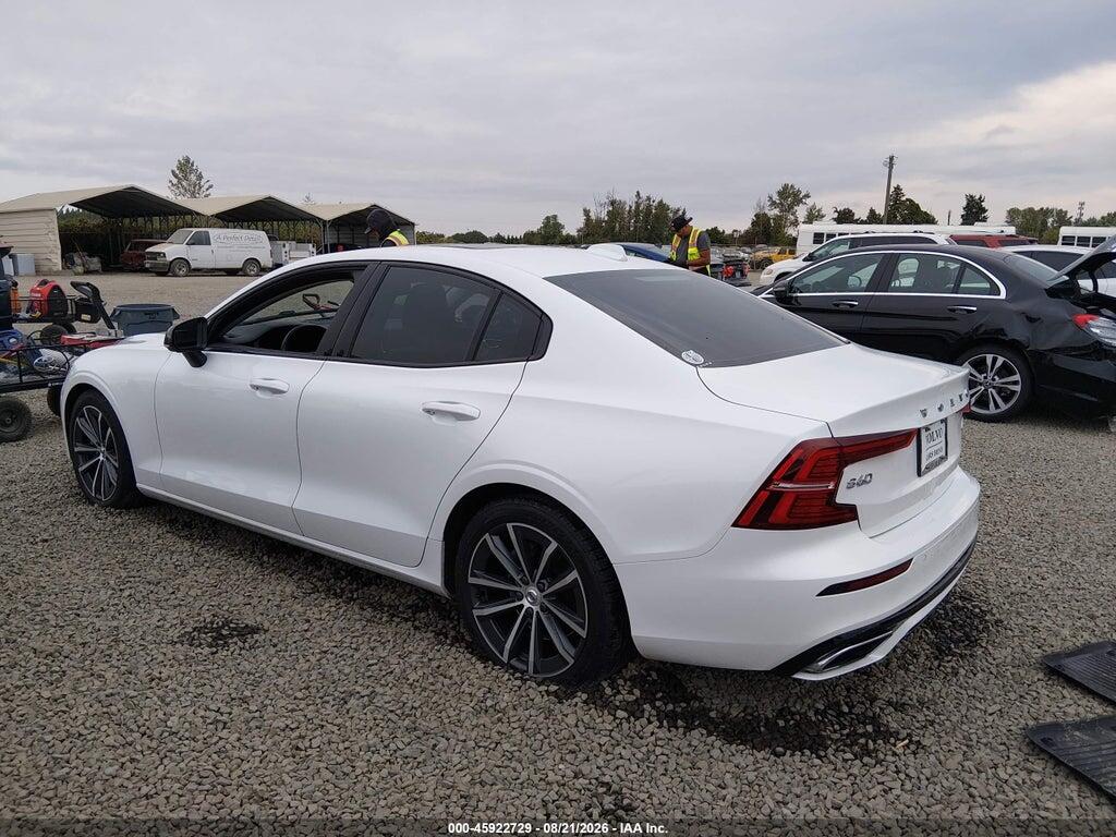 7JRL12TZ0NG174215 2022 VOLVO S60 photo no. 3