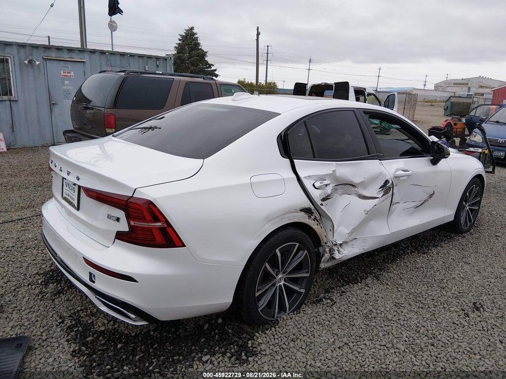 7JRL12TZ0NG174215 2022 VOLVO S60 photo no. 4