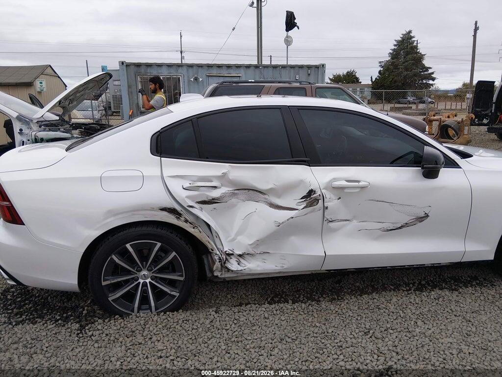 7JRL12TZ0NG174215 2022 VOLVO S60 photo no. 6