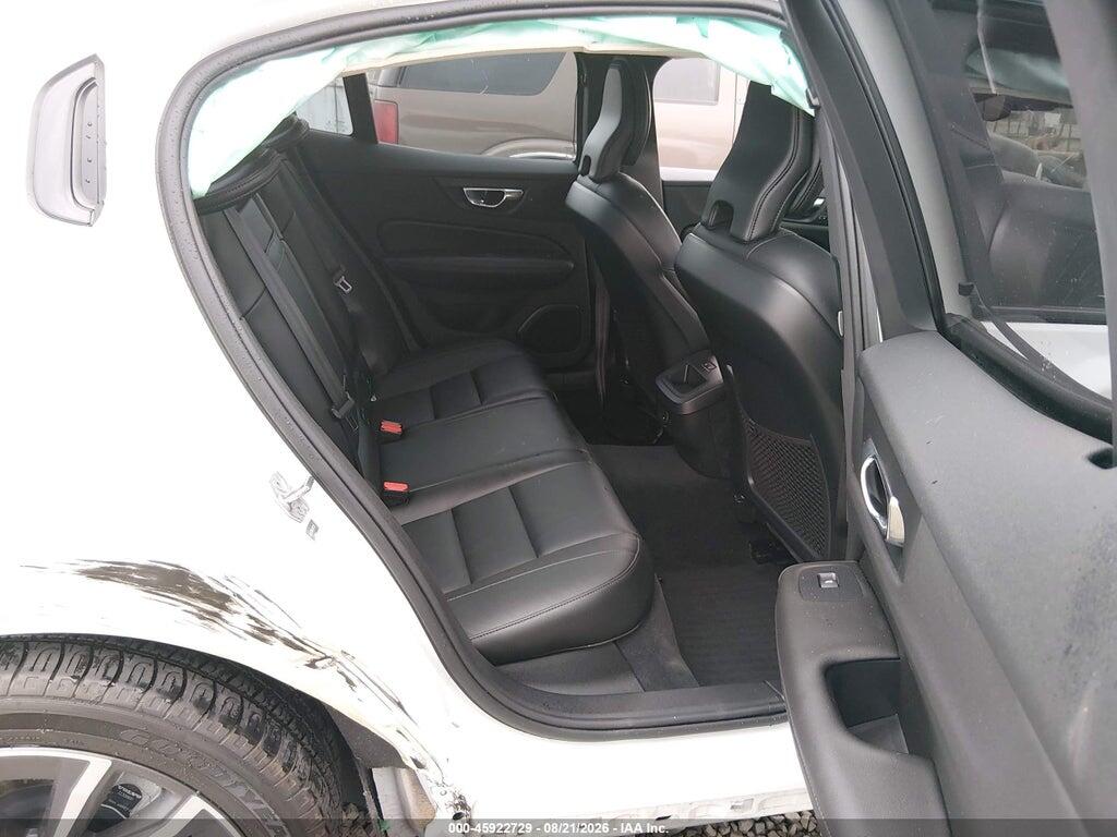 7JRL12TZ0NG174215 2022 VOLVO S60 photo no. 8