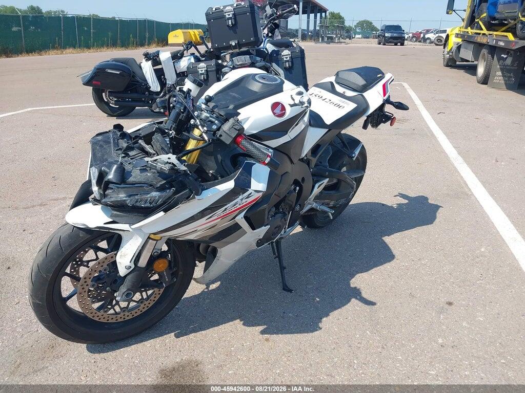 JH2SC771XTK900203 2026 HONDA CBR1000 photo no. 2