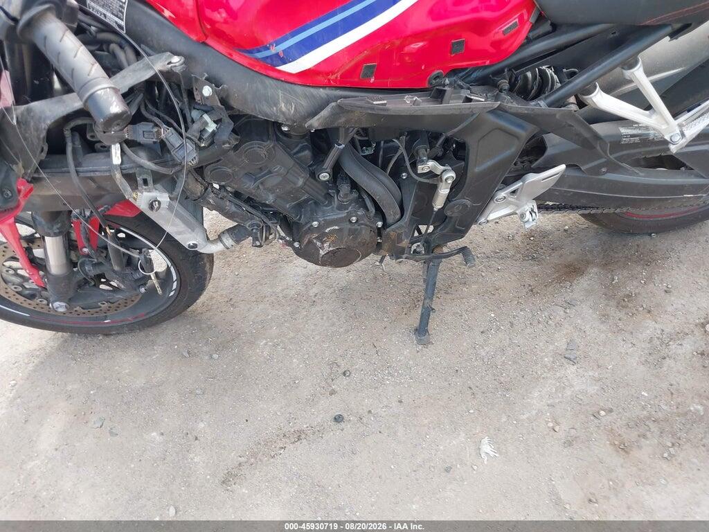 MLHRH1558T5201465 2026 HONDA CBR650 photo no. 9