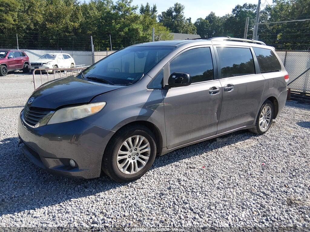 5TDYK3DC0BS122361 2011 TOYOTA SIENNA photo no. 2