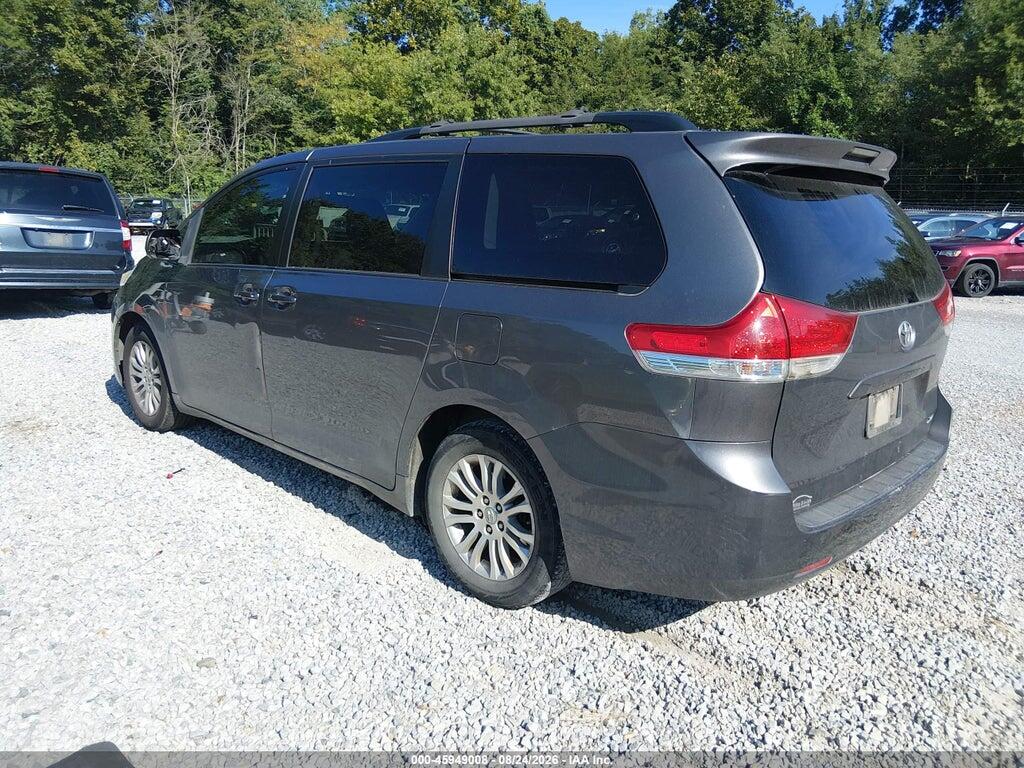 5TDYK3DC0BS122361 2011 TOYOTA SIENNA photo no. 3