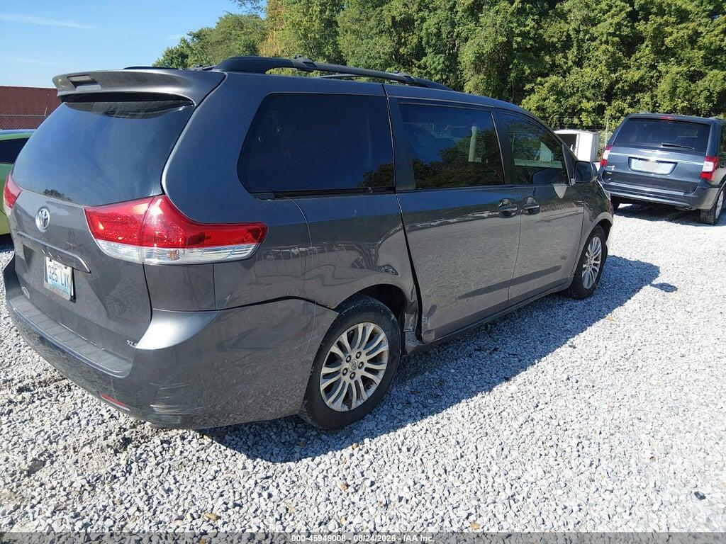 5TDYK3DC0BS122361 2011 TOYOTA SIENNA photo no. 4