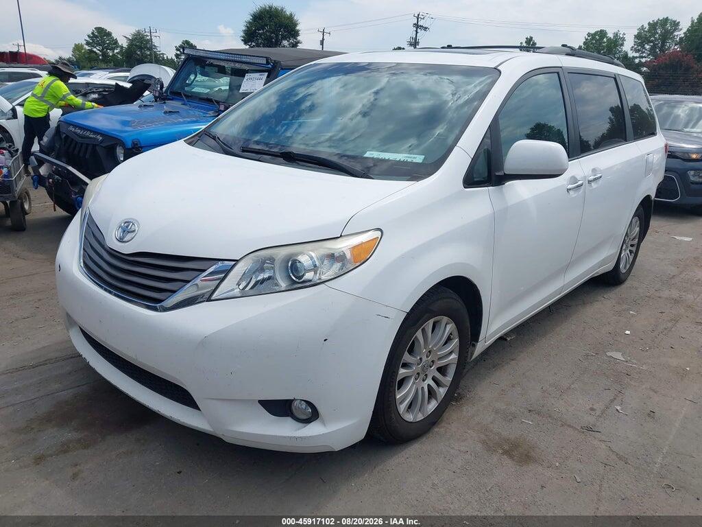 5TDYK3DCXBS157800 2011 TOYOTA SIENNA photo no. 2