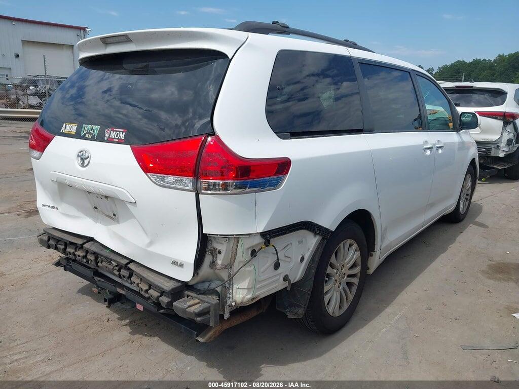 5TDYK3DCXBS157800 2011 TOYOTA SIENNA photo no. 4