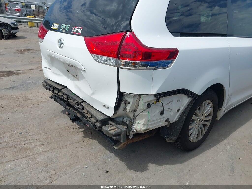 5TDYK3DCXBS157800 2011 TOYOTA SIENNA photo no. 6