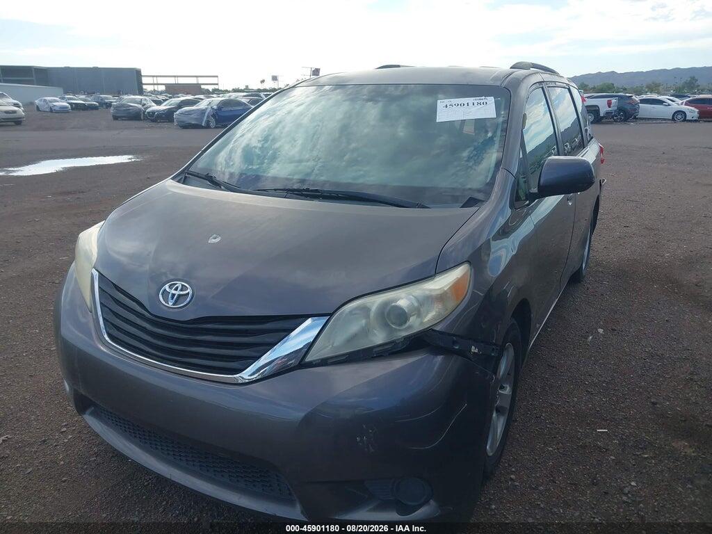 5TDKK3DC5BS005395 2011 TOYOTA SIENNA photo no. 2