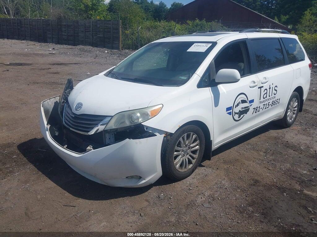 5TDYK3DC0BS132288 2011 TOYOTA SIENNA photo no. 2