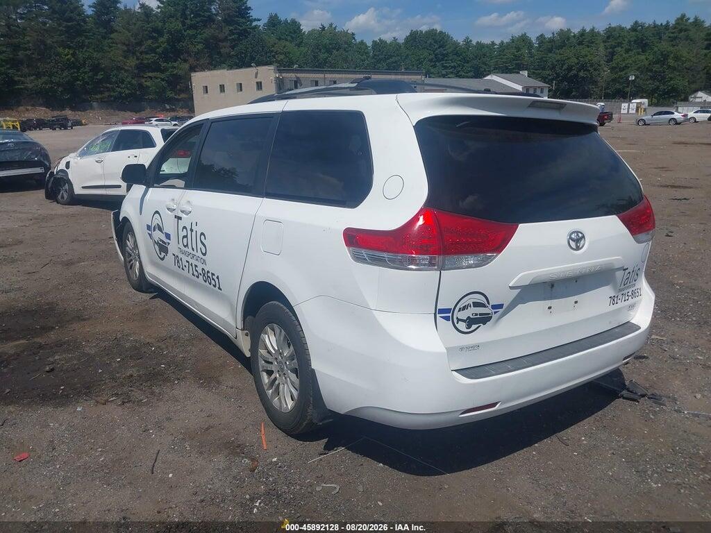 5TDYK3DC0BS132288 2011 TOYOTA SIENNA photo no. 3