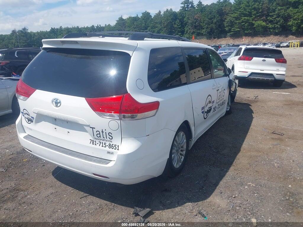 5TDYK3DC0BS132288 2011 TOYOTA SIENNA photo no. 4