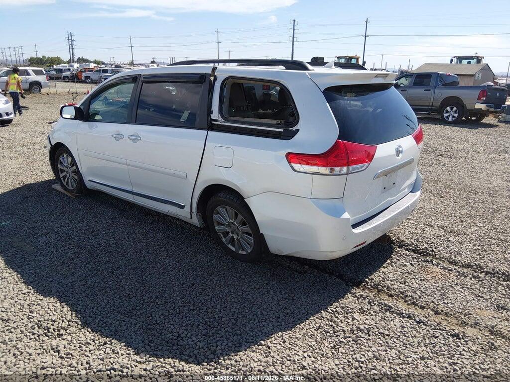 5TDYK3DC6BS086644 2011 TOYOTA SIENNA photo no. 3