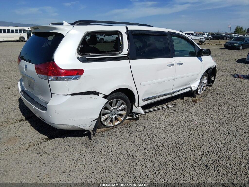 5TDYK3DC6BS086644 2011 TOYOTA SIENNA photo no. 4