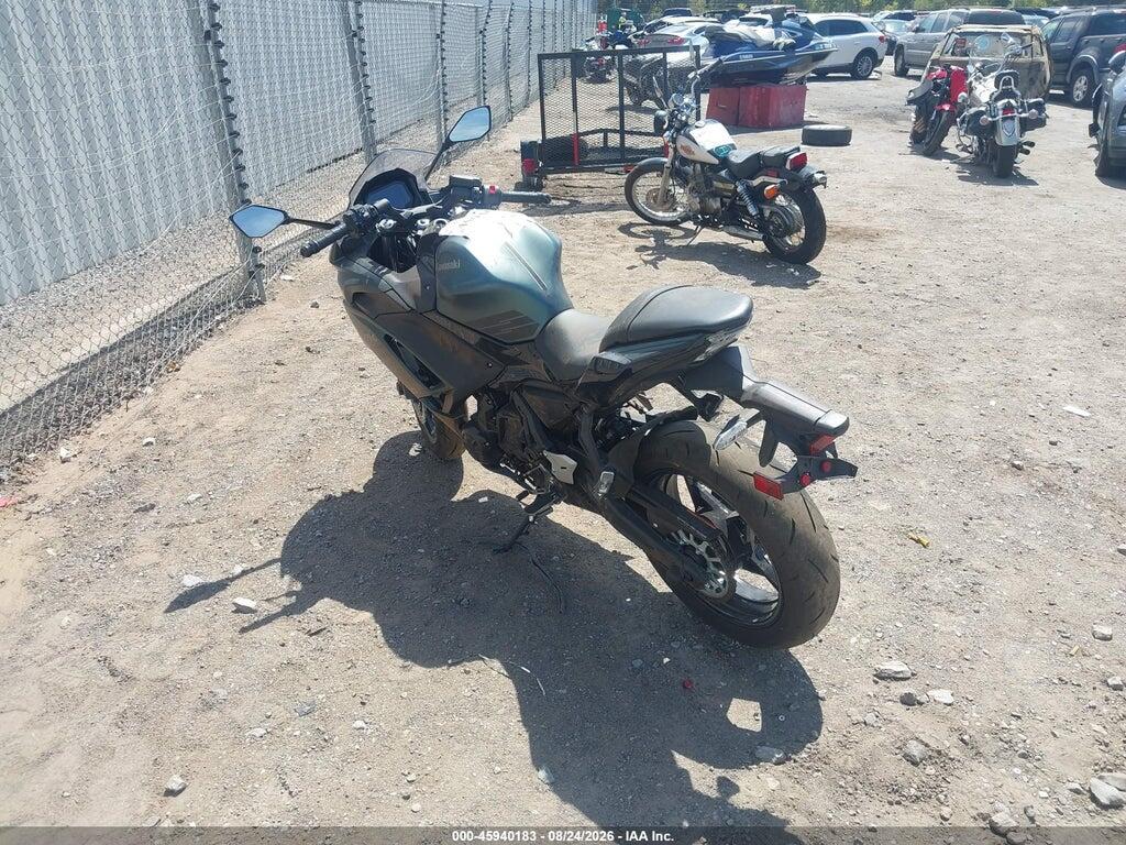 ML5EXEP16SDAF7546 2025 KAWASAKI EX650 photo no. 3