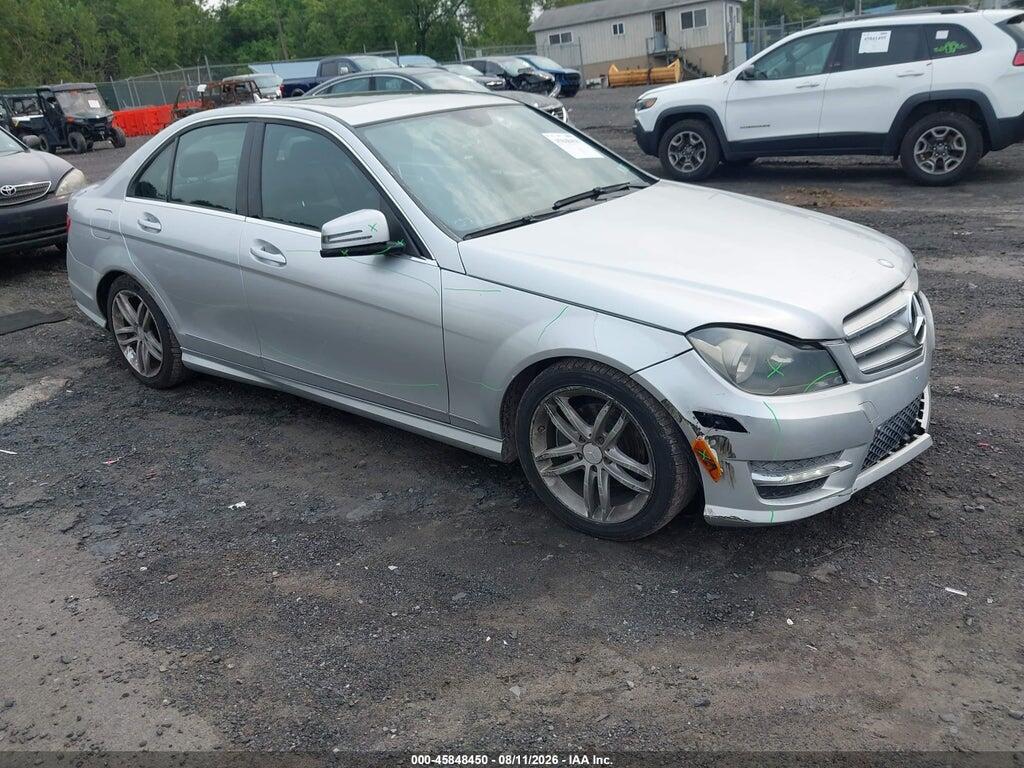 2012 MERCEDES-BENZ C 300 WDDGF8BB8CA611490