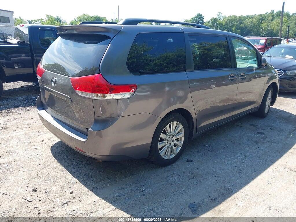 5TDDK3DC2CS035111 2012 TOYOTA SIENNA photo no. 4