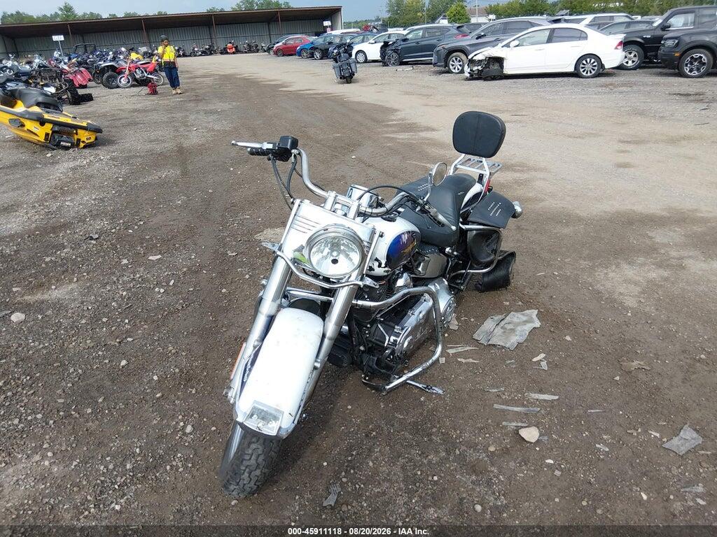 1HD1BW511AB010690 2010 HARLEY-DAVIDSON FLSTC photo no. 2
